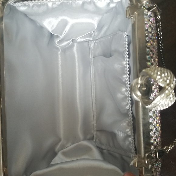 Rhinestone hard shell clutch with ring closure crossbody and handbag chain - Picture 4 of 5